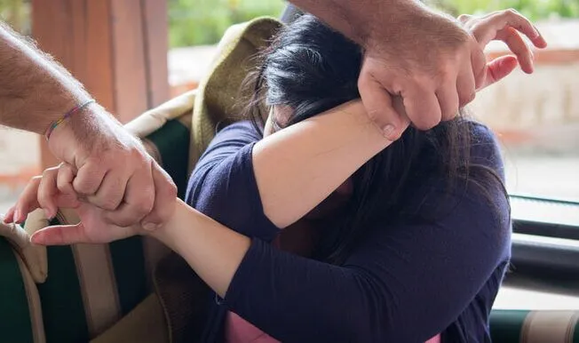 San Diego criminal defense lawyer discussing an assault and battery case with a client.